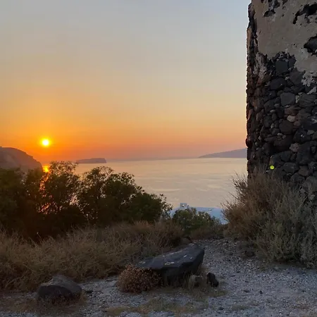 Golden Horizon * Akrotiri (Santorini)