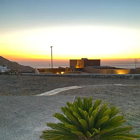 Golden Horizon * Akrotiri (Santorini)