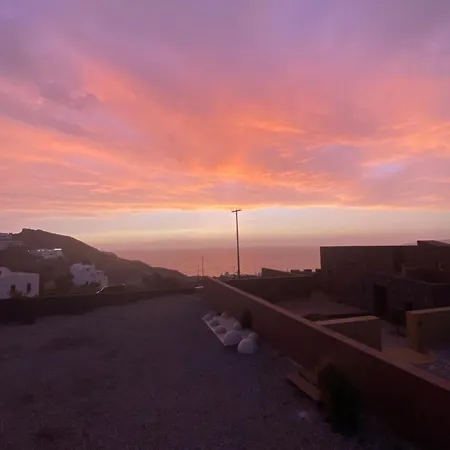Golden Horizon * Akrotiri (Santorini)