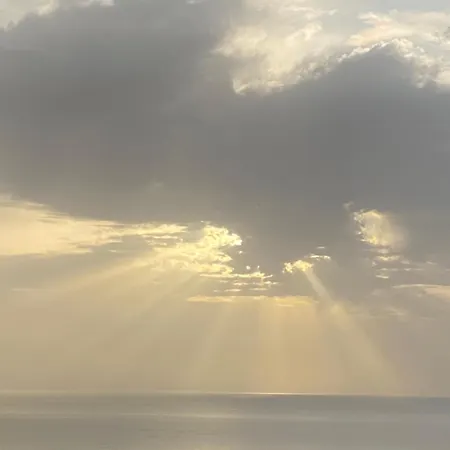 Golden Horizon Villa *